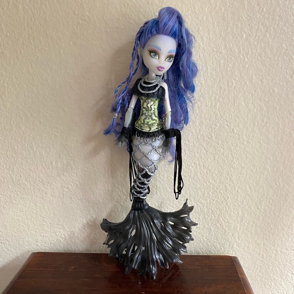 Sirena Von Boo Monster High Doll - Picture 2 of 7